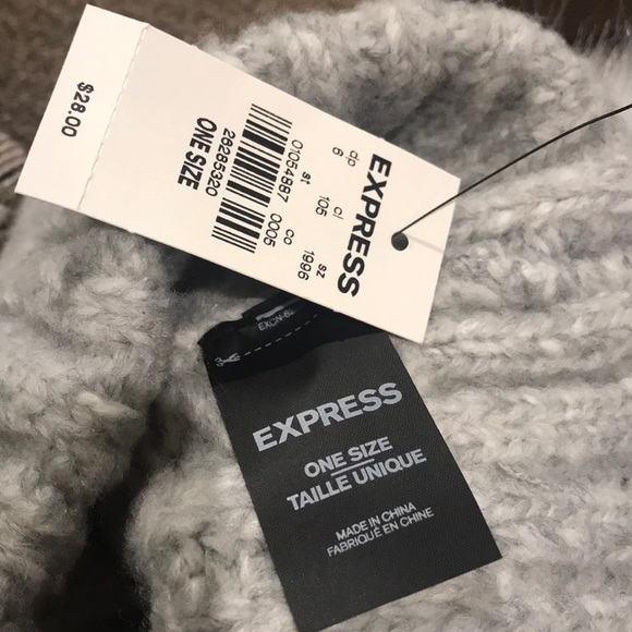 NWT EXPRESS Cable Knit Pom Beanie - Picture 4 of 4